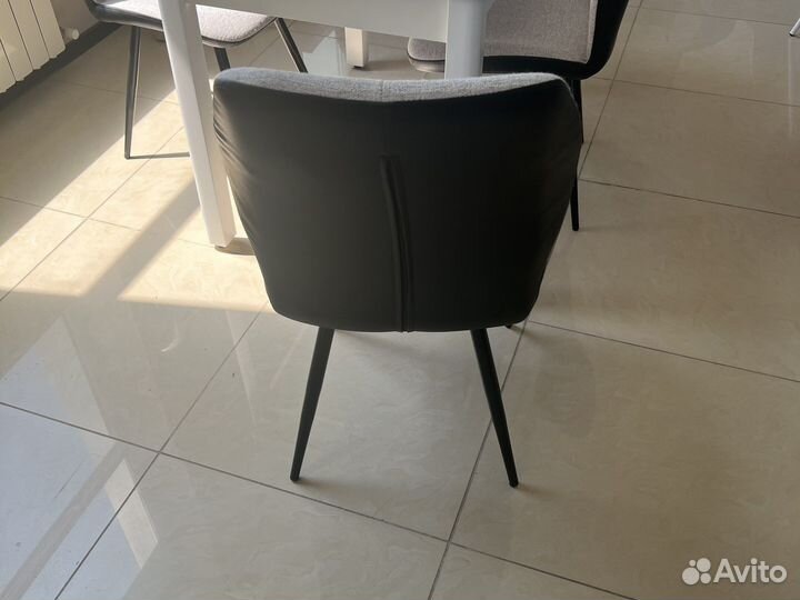 Кухонный стол и стулья