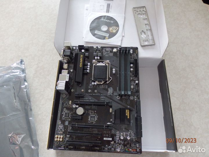 Мат плата с процессором и кулером