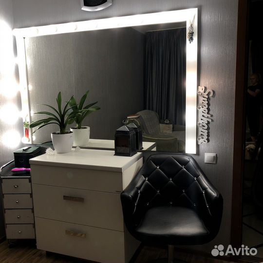 Зеркало с подсветкой в хорошем состоянии 1,65/1,8