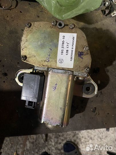 Задний мотор дворников