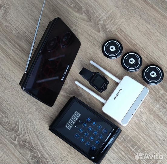 Система вызова: кнопка вызова официанта с часами