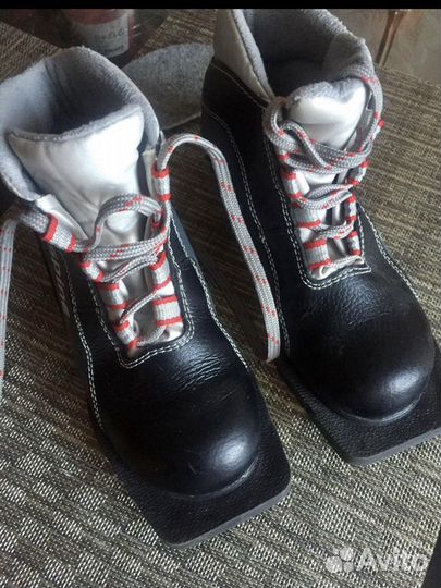 Лыжные ботинки