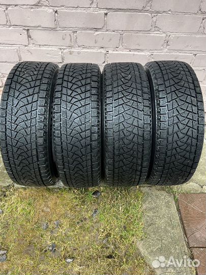 Bridgestone Blizzak DM-Z3 215/60 R17 99S