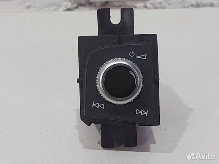 Панель управления громкости магнитофона Audi A5 B9