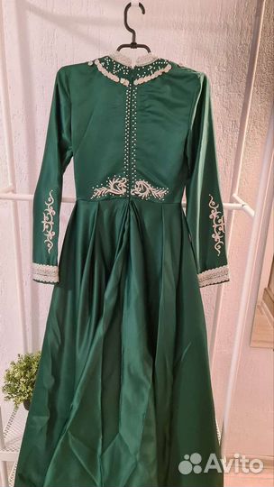 Национальный костюм женский, на никах