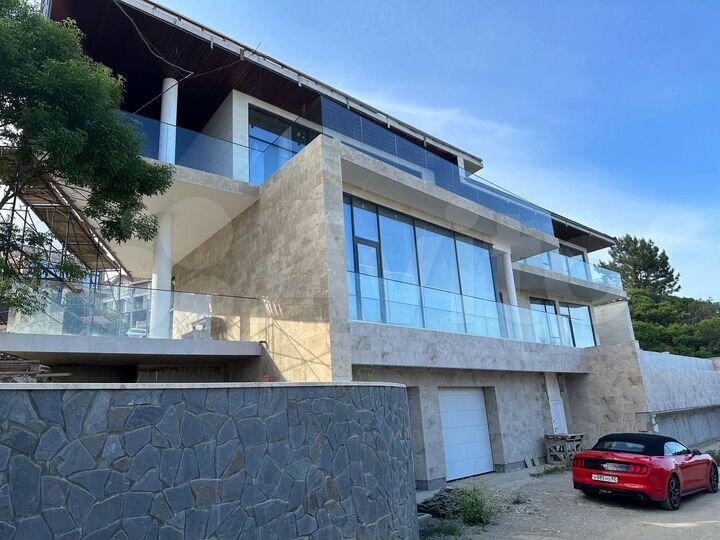 Дом 579,5 м² на участке 10,5 сот.