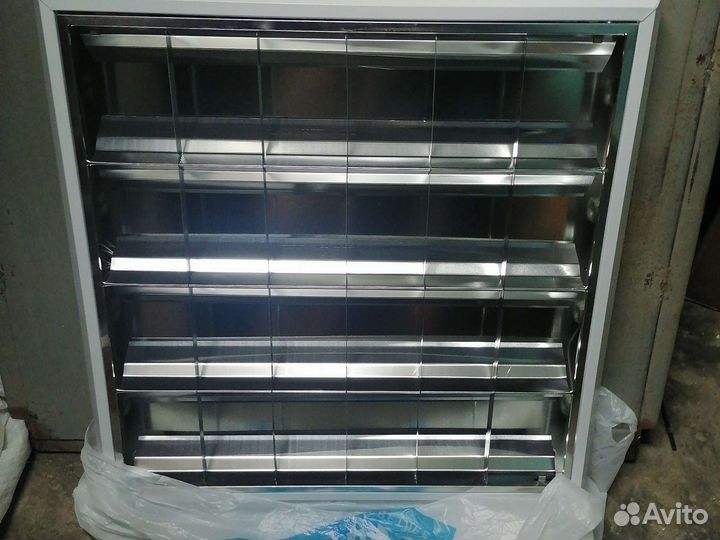 Лампа настольная и светильники потолочные