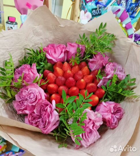 Клубничный букеты с шоколадом и без