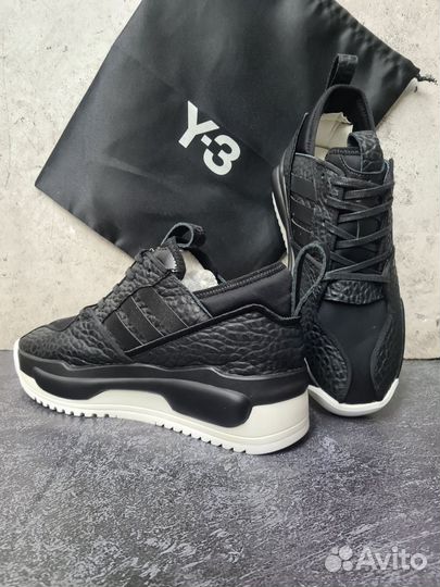 Adidas y 3 hokori