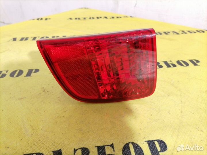 Отражатель в бампер задний правый Toyota Land