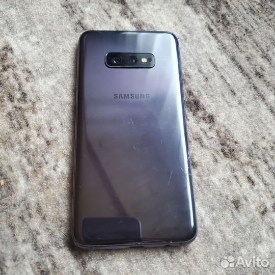 Samsung Galaxy S10e, 6/128 ГБ