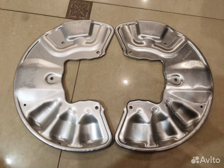 Кожух переднего тормозного диска Mercedes W166