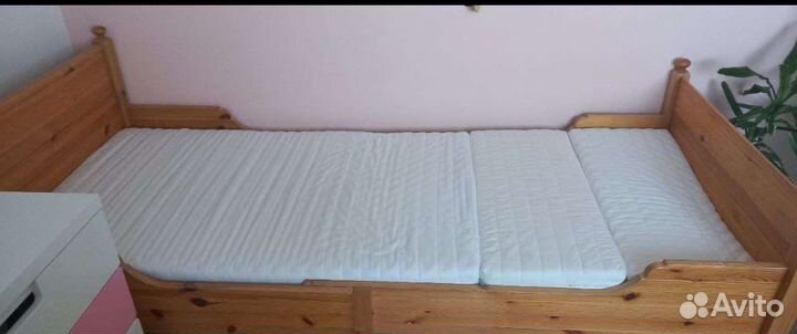 Детская кровать IKEA раздвижная с матрасом