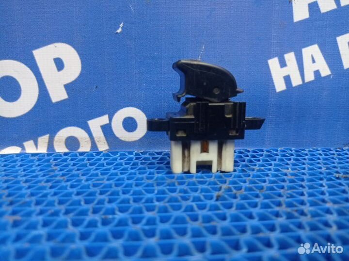 Кнопка стеклоподъемника Mazda 6 Gg седан 2005