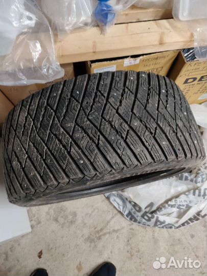 Goodyear Ultragrip Ice Arctic 275/40 R20