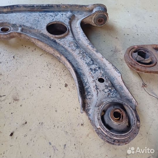 Рычаг передний фольксваген гольф 2.Чери Бонус а13