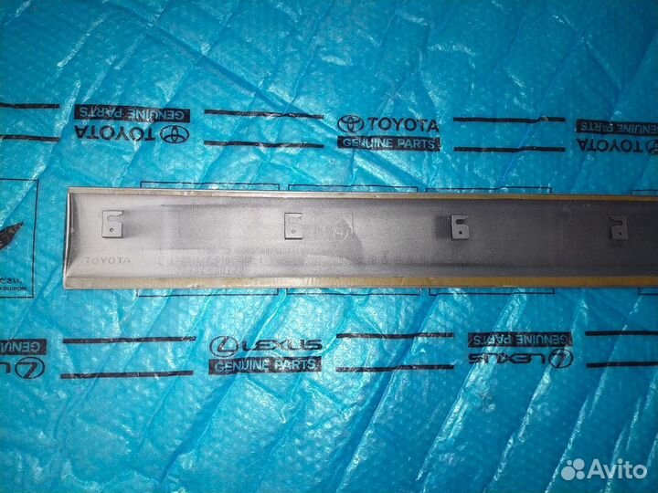 Молдинг двери Land Cruiser 100 передний L Оригинал