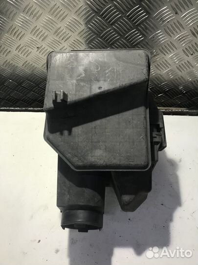 Корпус воздушного фильтра Mitsubishi Lancer 9