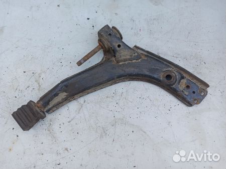 Рычаг передний правый 96218398