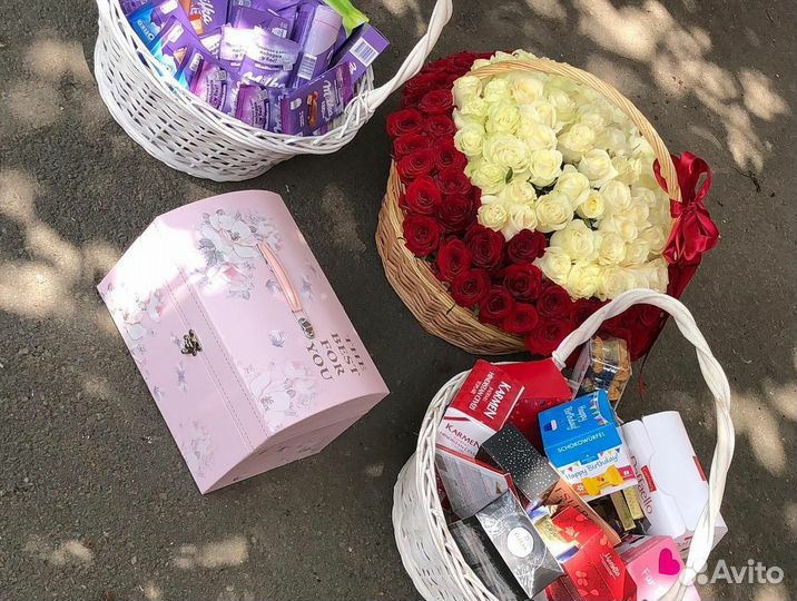 Цветы и подарки