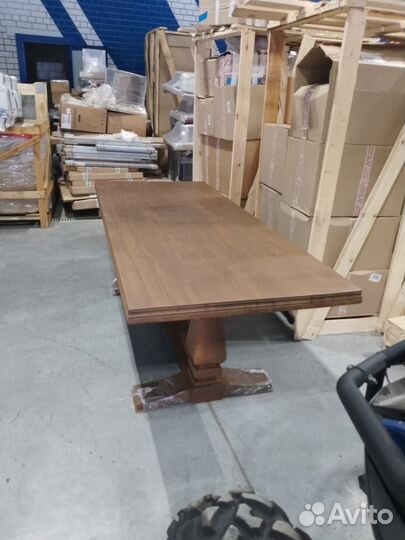 Стол деревянный