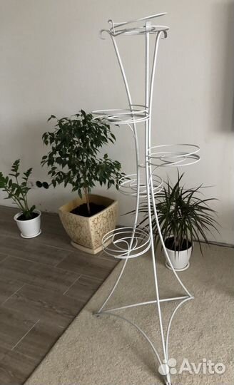 Подставка под цветы металлическая