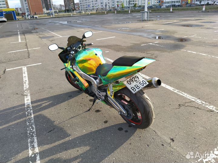Yamaha YZF R1