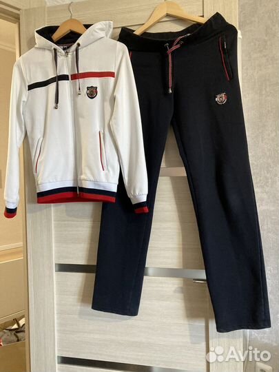 Спортивный костюм женский