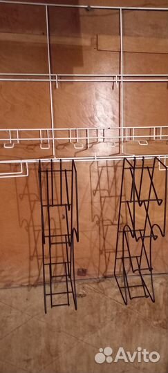 Навесная витрина металлическая