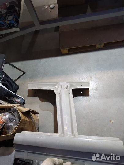 Стойка Кузова Средн. пр. Volvo (6817687), прав/лев