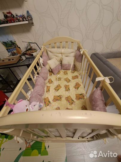 Детская кровать и пеленальный комод