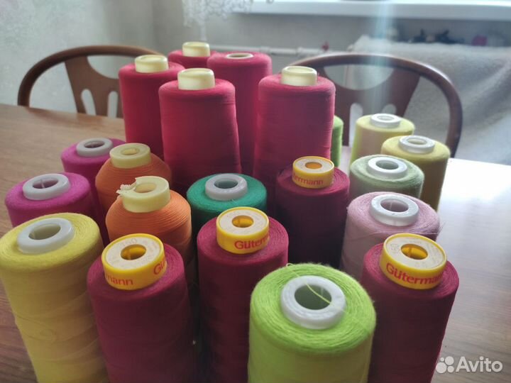 Нитки и пяльца