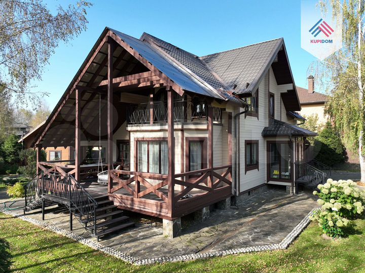 Коттедж 250 м² на участке 15 сот.
