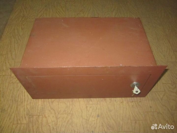 Сейф металлический