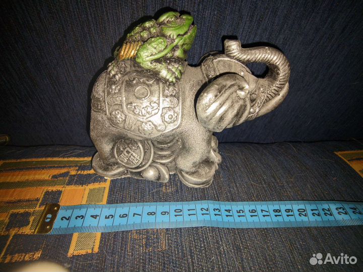 Статуэтка слон с жабой