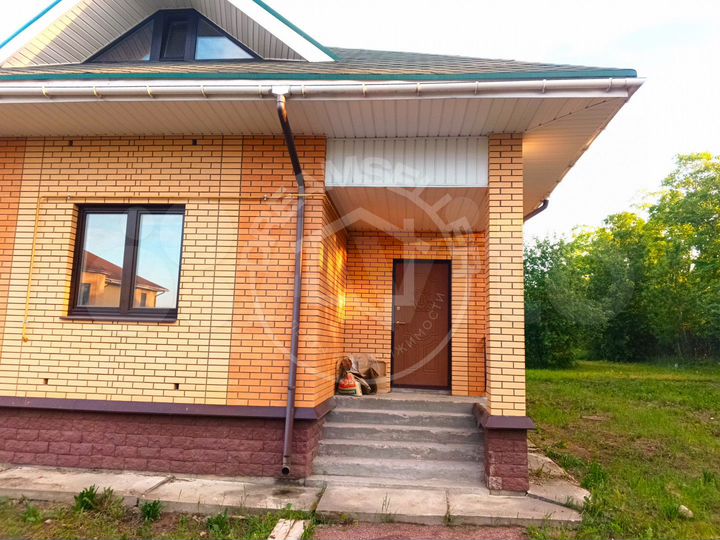 Коттедж 215 м² на участке 15 сот.