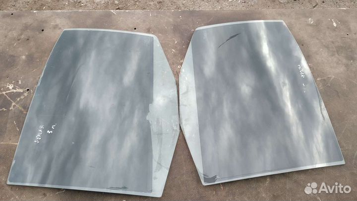 Заднее боковое стекло Шкода Октавия Тур