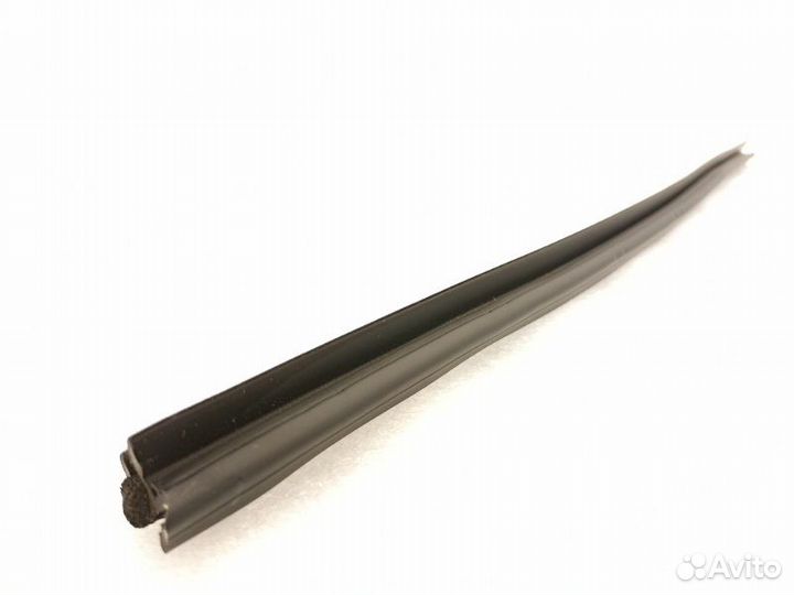 Уплотнитель стекла двери задний левый Kia Sorento