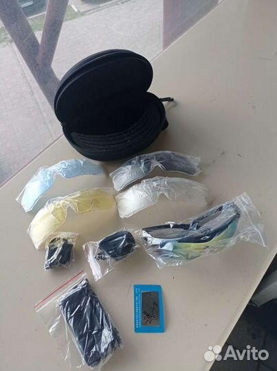 Очки с пятью сменными линзами фирмы Oakley