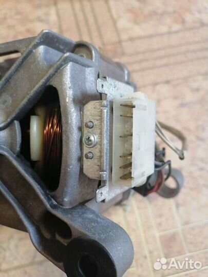 Двигатель стиральной машины Ariston