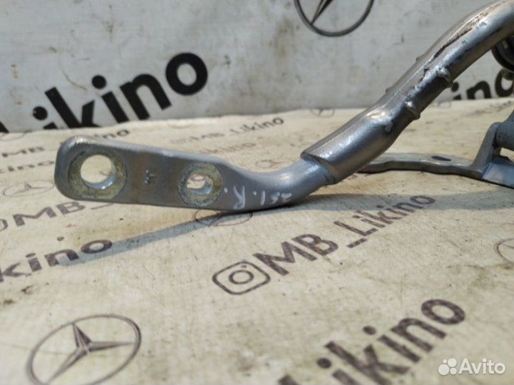 Петля багажника правая Mercedes R-Class W251