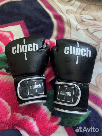 Боксерские перчатки clinch 14 oz