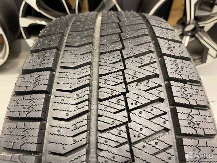 Bridgestone Blizzak Ice 225/45 R19 92S