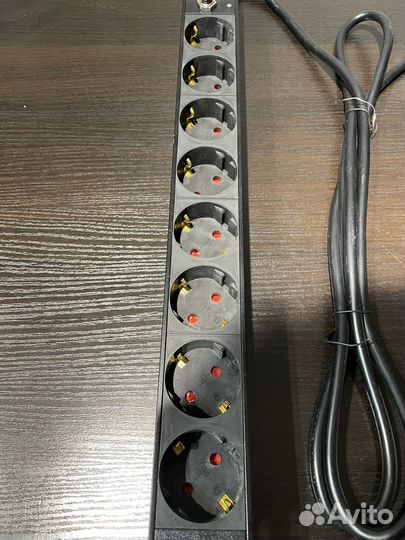 Блок розеток TWT-PDU19-16A8P-1.8м