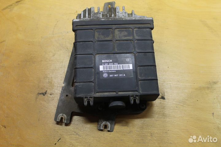 Блок управления двигателем VW Passat b3