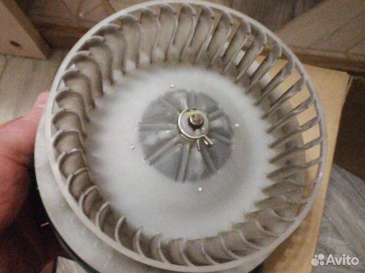 Моторчик печки Skoda Octavia a7 toyota prius