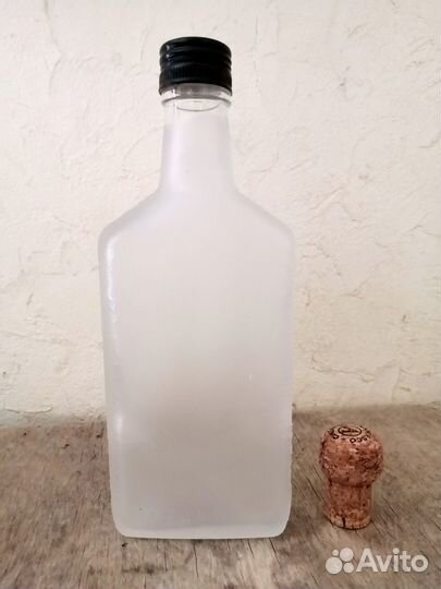 Бутылка матовое petron белое стекло с крышкой