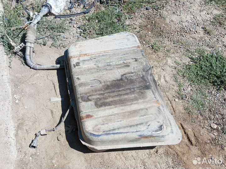 Топливный бак (бензобак) Daewoo Leganza