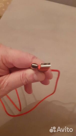 Зарядный шнур на iPhone