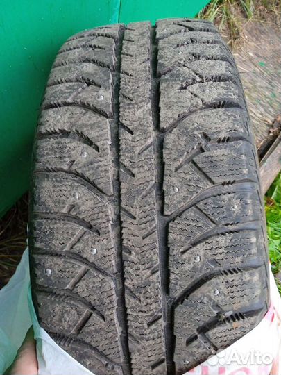 Bridgestone Blizzak Ice 215/60 R16 99